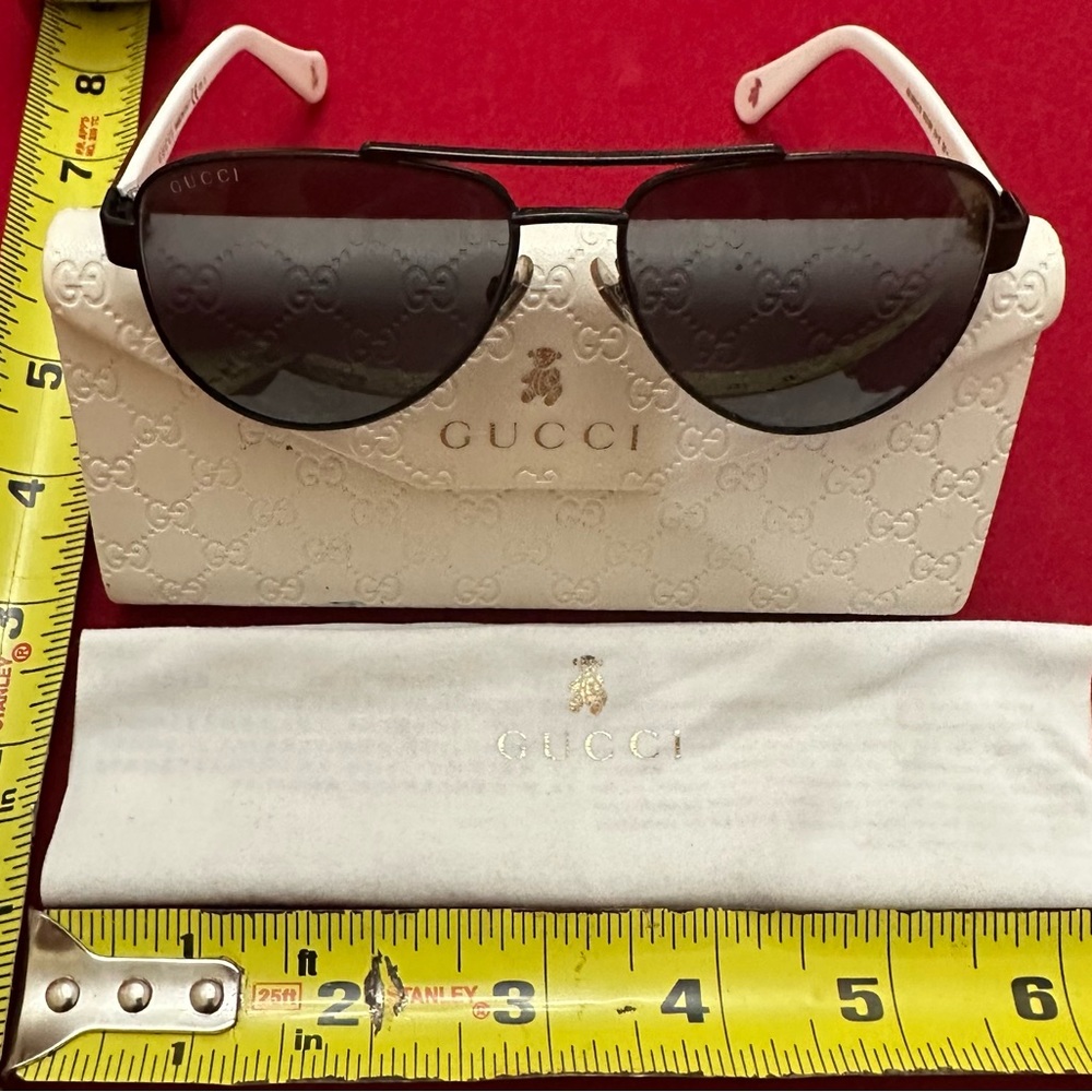 Beautiful Genuine Gucci Sunglasses For Kids unisex!!Look like brand new!!